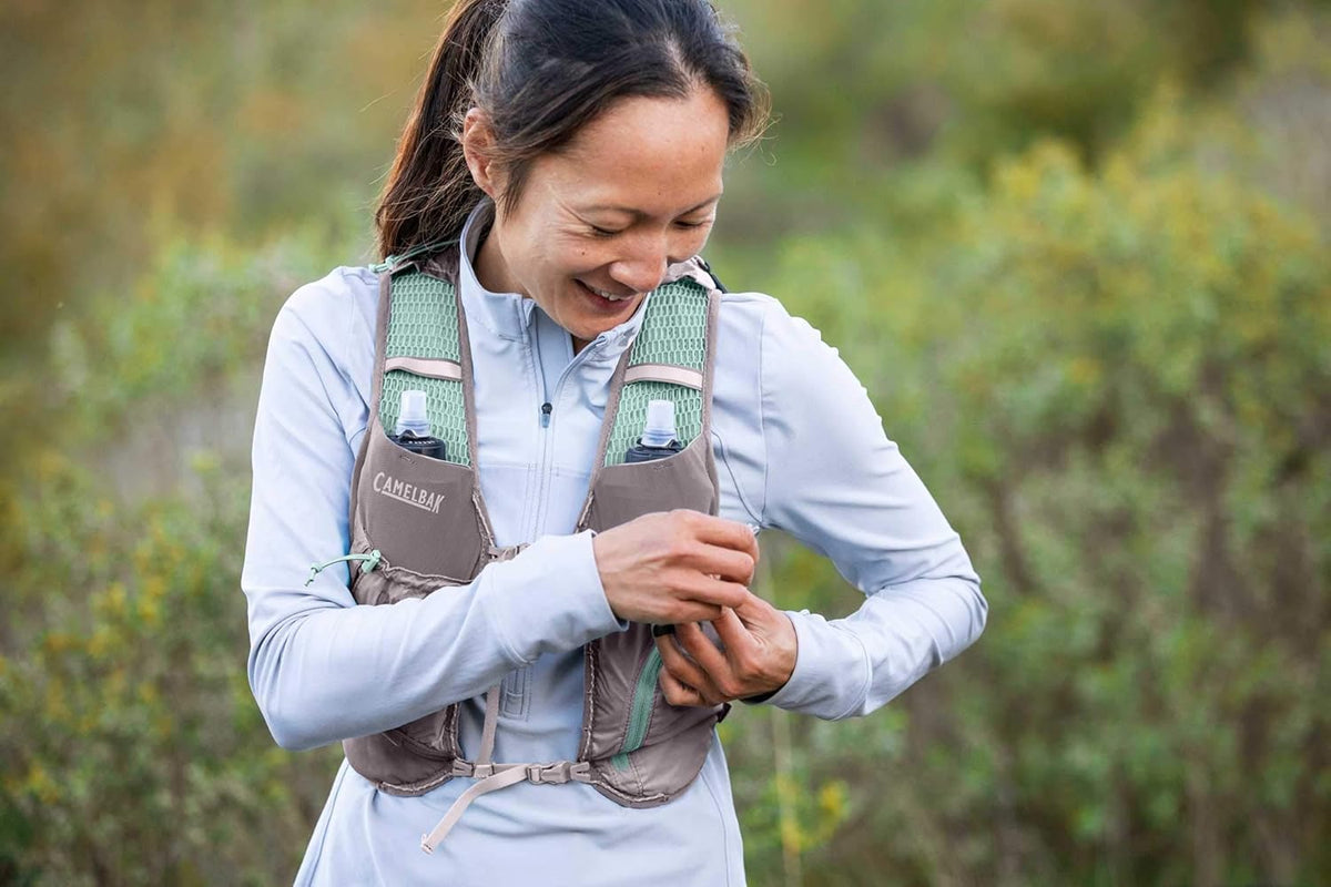 Women’s Running Hydration Vest 34oz, Silver/Blue Haze U6529