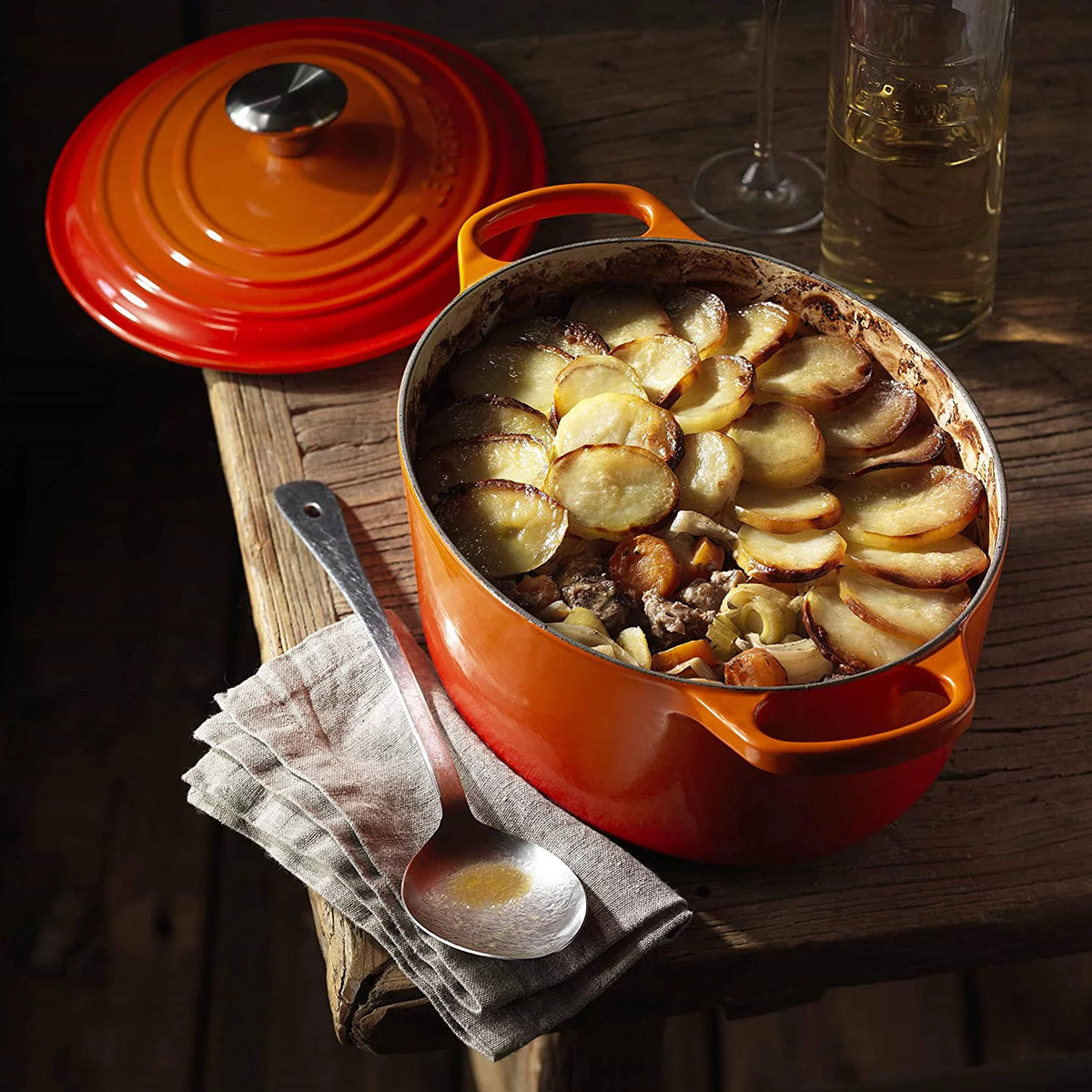 5 qt. Oval Dutch Oven K6221